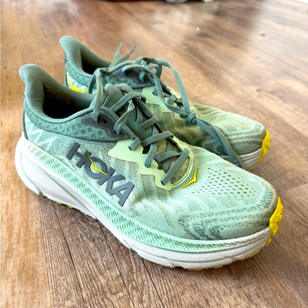 Women’s size 8 hoka